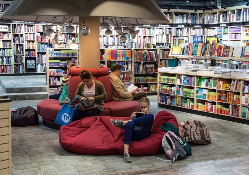ecommerce-GRASSE-min_books_bookstore_book_reader_readers_reading_shop_sale_books-849006